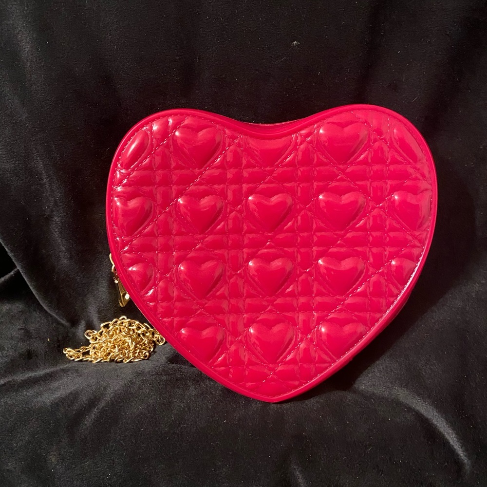 Von Maur Heart Crossbody New